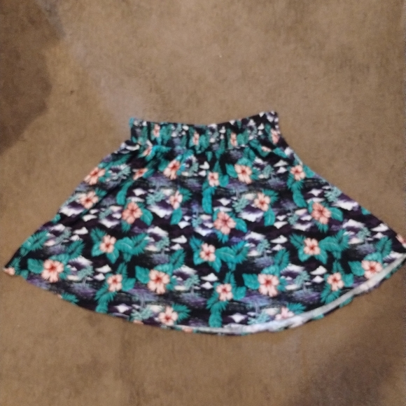 Hot Top Tropical skirt set - Picture 10 of 11